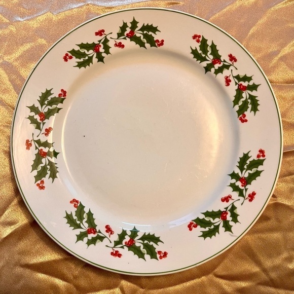 Alco Industries Romania Holly Christmas Set of 2 Plates 10” Dinner Holiday Gift - Picture 1 of 12